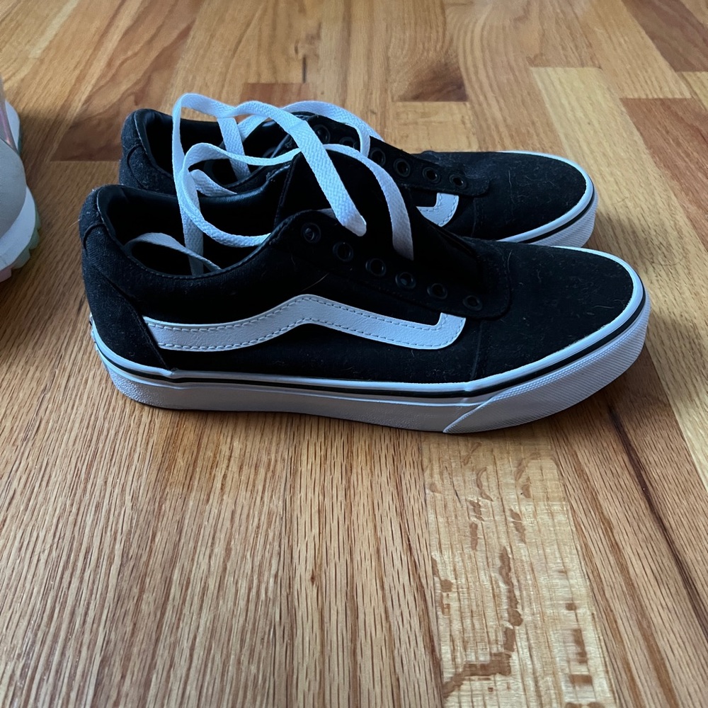 Vans. - Picture 2 of 4